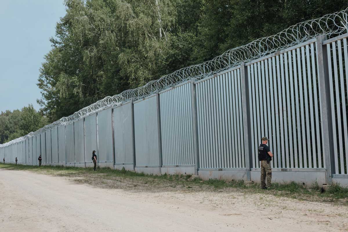 200401 Flchtlingsgipfel - Schwarzer Peter mit Stacheldraht - Bundesregierung, Migration - Politik